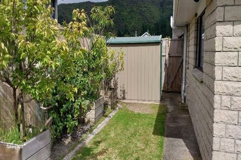 Photo of property in 340 Wellington Road, Wainuiomata, Lower Hutt, 5014