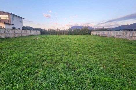 Photo of property in 16 Vogwill Road, Kumeu, 0810