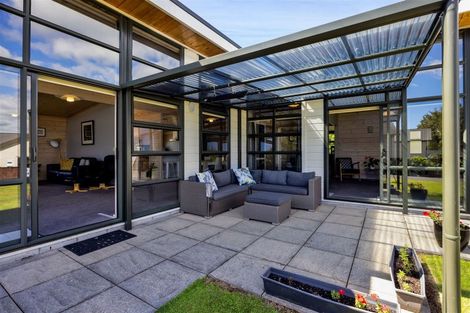Photo of property in 11 Highfield Place, Highlands Park, New Plymouth, 4312