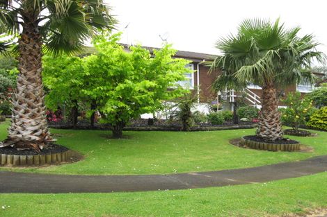 Photo of property in 17 Ridgemount Rise, Mangere Bridge, Auckland, 2022