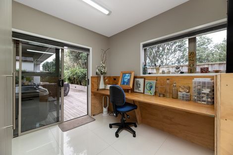 Photo of property in 10 Ella Place, Papamoa Beach, Papamoa, 3118