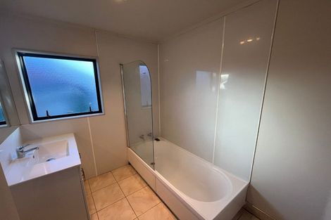 Photo of property in 9 Edgewater Drive, Pakuranga, Auckland, 2010