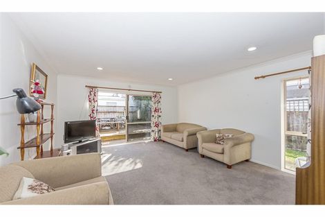 Photo of property in 2/919 Whangaparaoa Road, Manly, Whangaparaoa, 0930