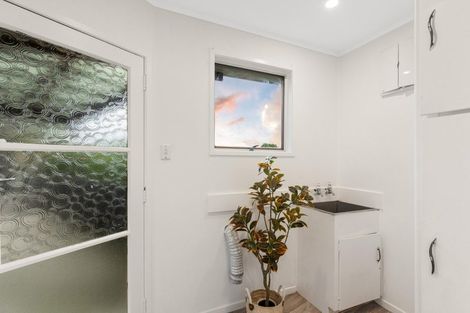 Photo of property in 15 Vina Place, Massey, Auckland, 0614