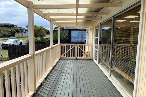 Photo of property in 18 Archmillen Avenue, Pakuranga Heights, Auckland, 2010