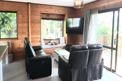 Photo of property in 2/9 Bronzewing Terrace, Unsworth Heights, Auckland, 0632