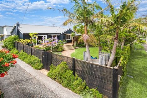 Photo of property in 1/92 Eversleigh Road, Belmont, Auckland, 0622