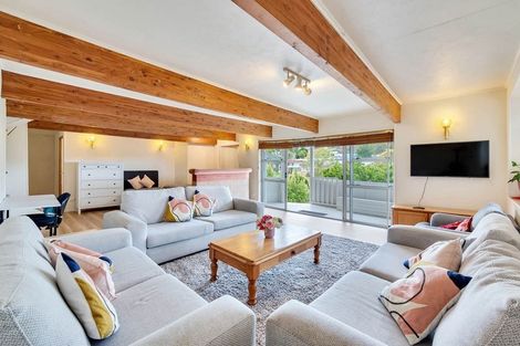 Photo of property in 16 Sequoia Place, Sunnynook, Auckland, 0620