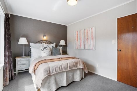 Photo of property in 3 Voltaire Court, Botany Downs, Auckland, 2010