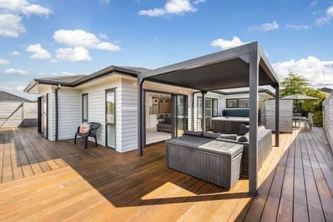 Photo of property in 60 Matua Road, Huapai, Kumeu, 0810