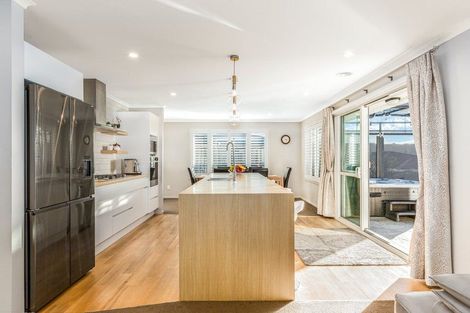 Photo of property in 86 Queen Charlotte Drive, Aotea, Porirua, 5024