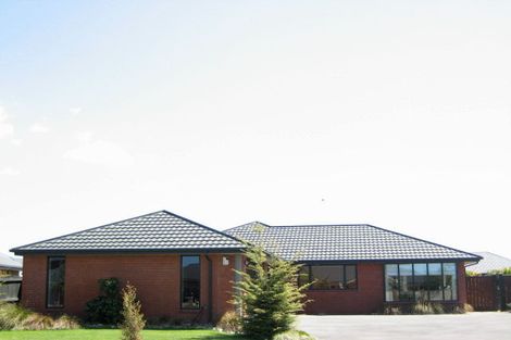 Photo of property in 6 Vaughan Way, Redwood, Christchurch, 8051
