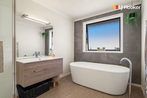 Photo of property in 90 Severn Street, Green Island, Dunedin, 9018