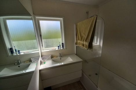 Photo of property in 1/28 Fairclough Road, Beach Haven, Auckland, 0626