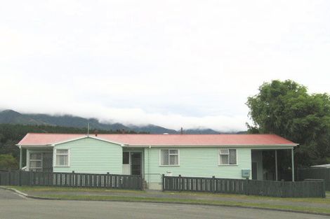 Photo of property in 14 Aniseed Grove, Timberlea, Upper Hutt, 5018