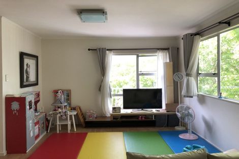 Photo of property in 37 Trias Road, Totara Vale, Auckland, 0629