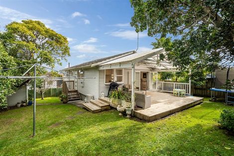 Photo of property in 2/276a Wairau Road, Glenfield, Auckland, 0627