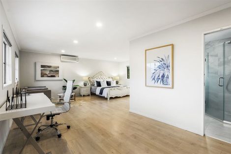 Photo of property in 1/52 Aberdeen Road, Campbells Bay, Auckland, 0620