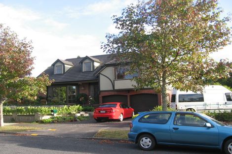 Photo of property in 8 Portsea Place, Chatswood, Auckland, 0626