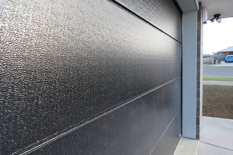 Photo of property in 2 Paapaka Way, Waiuku, 2123