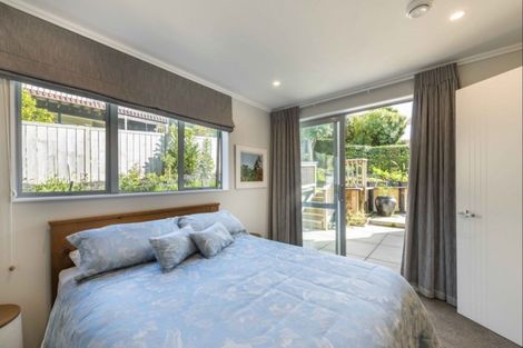 Photo of property in 3a Rossmore Terrace, Murrays Bay, Auckland, 0630