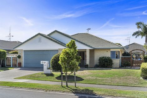 Photo of property in 33 The Gardens Drive, Papamoa Beach, Papamoa, 3118