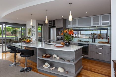 Photo of property in 116 Queens Road, Waikanae Beach, Waikanae, 5036