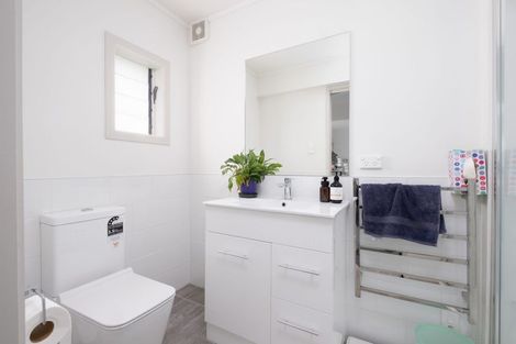 Photo of property in 32 Marlborough Avenue, Glenfield, Auckland, 0629