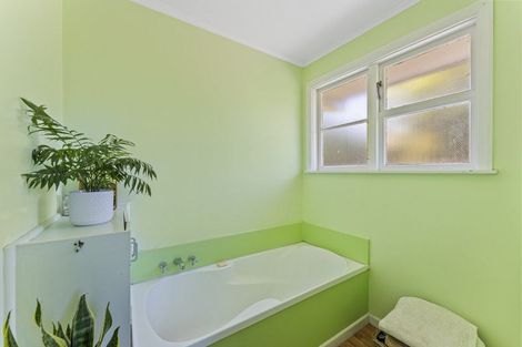 Photo of property in 52 Bird Grove, Stokes Valley, Lower Hutt, 5019