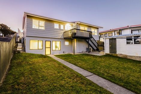 Photo of property in 11 Parkinson Close, Whitby, Porirua, 5024