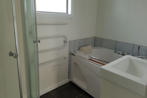 Photo of property in 129 Riverpark Crescent, Henderson, Auckland, 0610