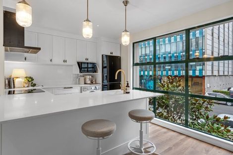 Photo of property in Regent Courts, 2/75 Gloucester Street, Christchurch Central, Christchurch, 8013