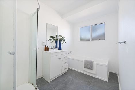 Photo of property in 28 Dallinghoe Crescent, Milford, Auckland, 0620