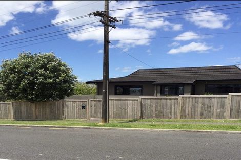Photo of property in 1/9-11 Masterton Road, Rothesay Bay, Auckland, 0630