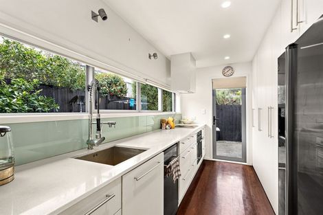 Photo of property in 9a Evelyn Place, Hillcrest, Auckland, 0627