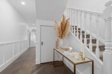 Photo of property in 1 Almond Grove, Greenhithe, Auckland, 0632