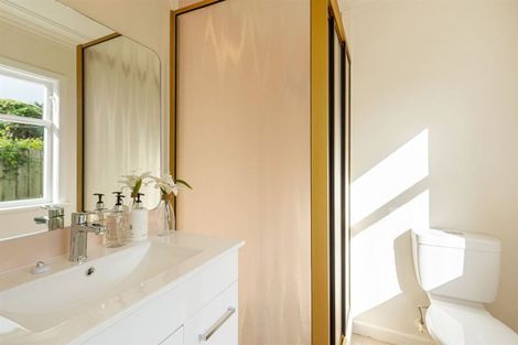 Photo of property in 1/516 Glenfield Road, Bayview, Auckland, 0629