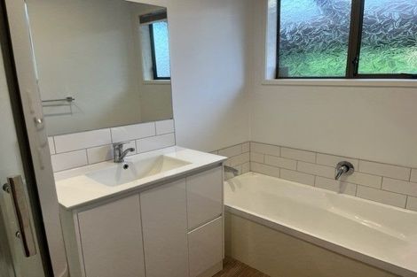 Photo of property in 1/41 Pigeon Mountain Road, Half Moon Bay, Auckland, 2012