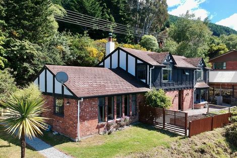 Photo of property in 10 Moss Lane, Sunshine Bay, Queenstown, 9300