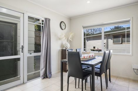 Photo of property in 27a Rotoiti Avenue, Pakuranga Heights, Auckland, 2010