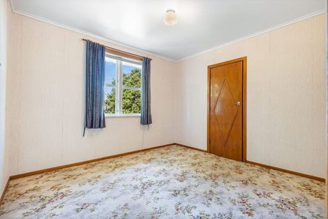 Photo of property in 30 Sylvan Crescent, Te Atatu South, Auckland, 0610
