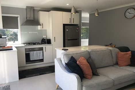 Photo of property in 20 Cypress Place, Sunnynook, Auckland, 0620