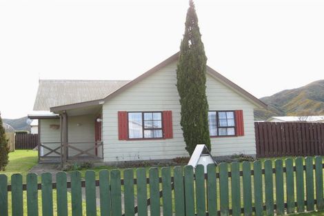 Photo of property in 4 Weymouth Grove, Wainuiomata, Lower Hutt, 5014