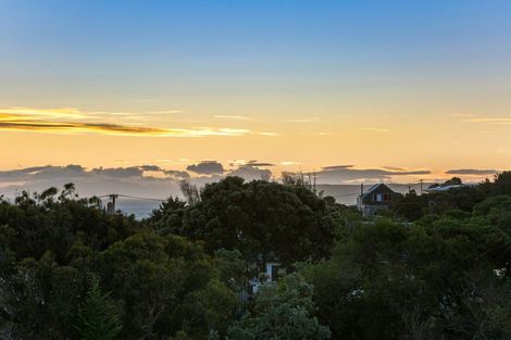 Photo of property in 16 Morere Street, Titahi Bay, Porirua, 5022