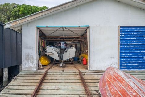 Photo of property in 20 Bayview Crescent, Duvauchelle, 7581