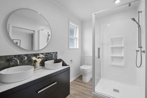 Photo of property in 390 Mangorei Road, Merrilands, New Plymouth, 4312