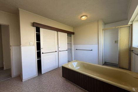 Photo of property in 73 Redoubt Road, Goodwood Heights, Auckland, 2105