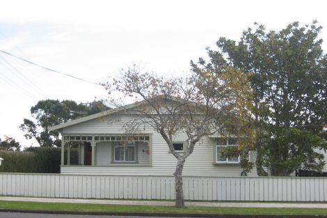 Photo of property in 1 Hoyle Place, New Plymouth, 4310