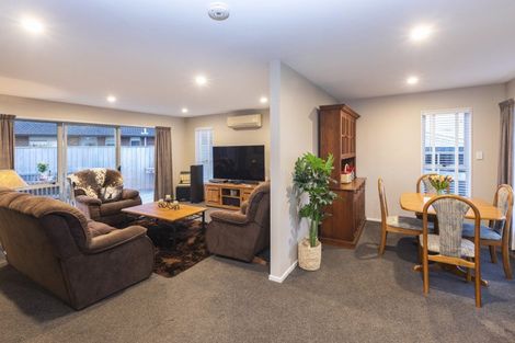 Photo of property in 28 Denniston Crescent, Redwood, Christchurch, 8051