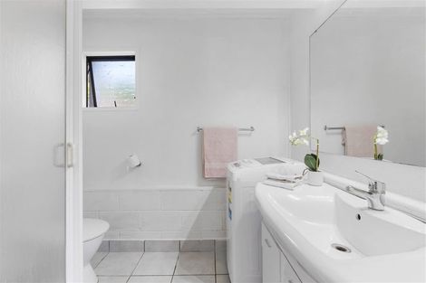 Photo of property in 50 Robbies Road, Shelly Park, Auckland, 2014